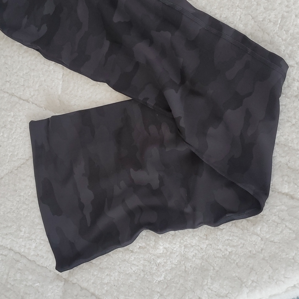 Lulu Groove Super-High-Rise Flared Pant Nulu Heritage 365 Camo Deep Coal Multi - Picture 10 of 17